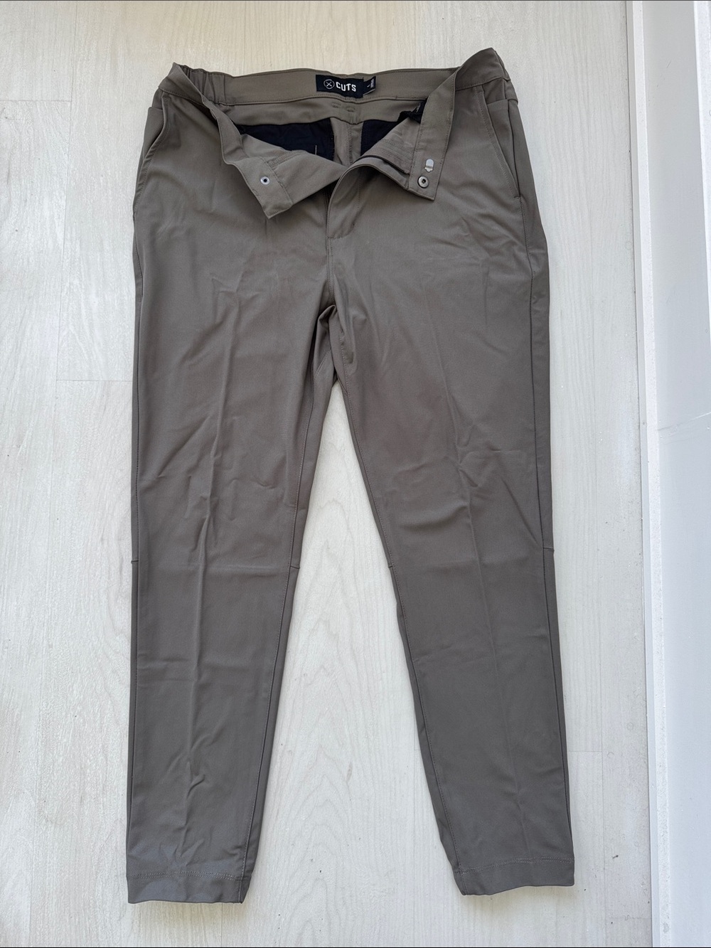 CUTS Men's Taupe Slim Tech Joggers